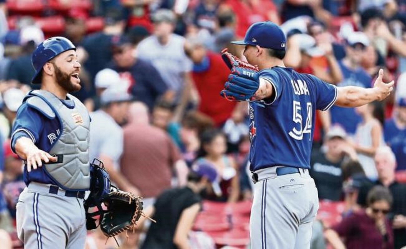 Roberto Osuna sale airoso