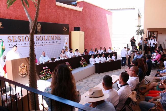 Diputada defiende su porra hacia Obispo queretano