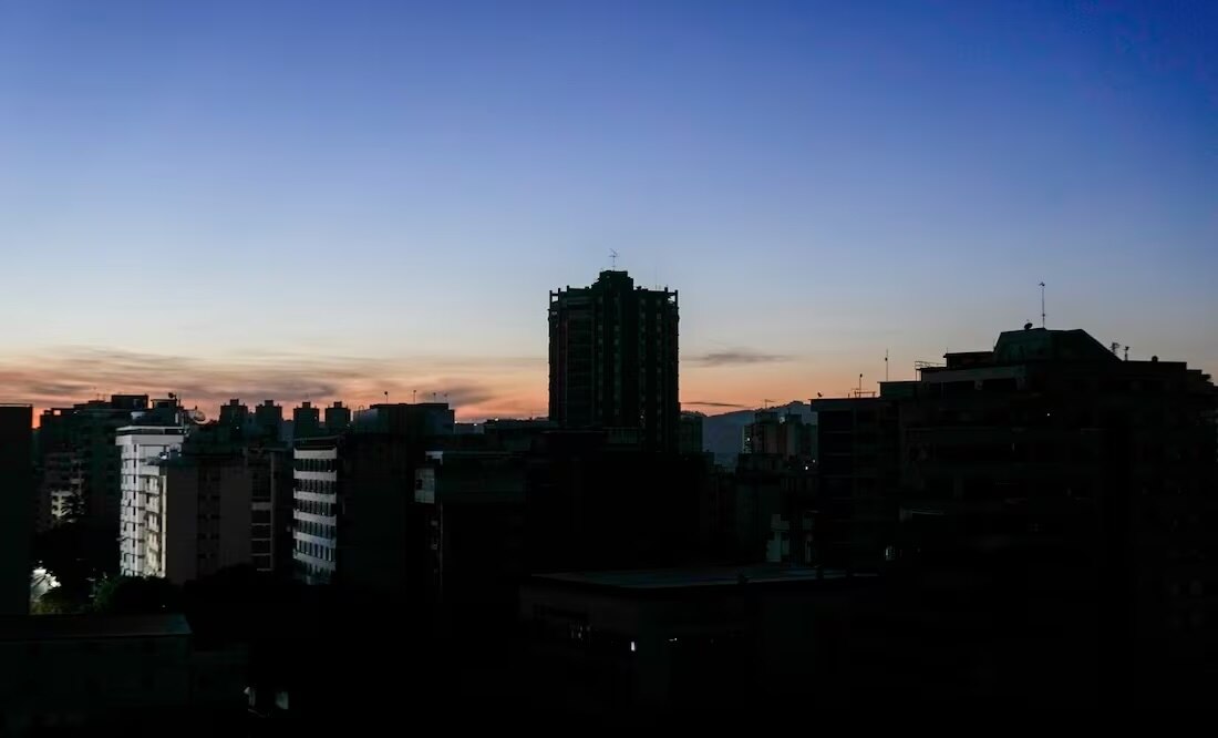 Maduro llama "ataque criminal" al apagón nacional. Foto: AP