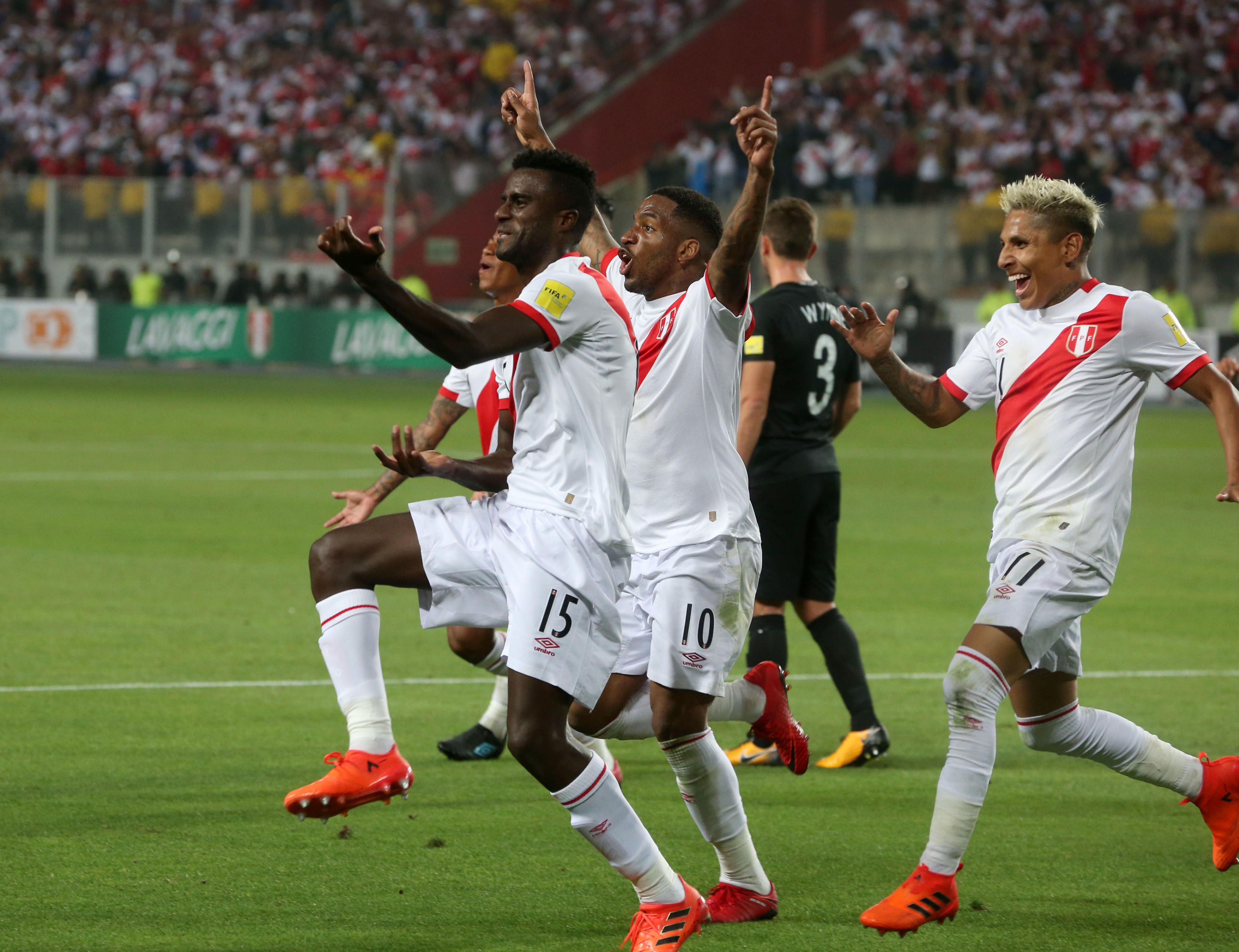 Perú derrota 2-0 a Nueva Zelanda y clasifica a Rusia 2018