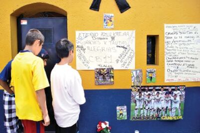 Dan muestras de cariño a "Chucho"