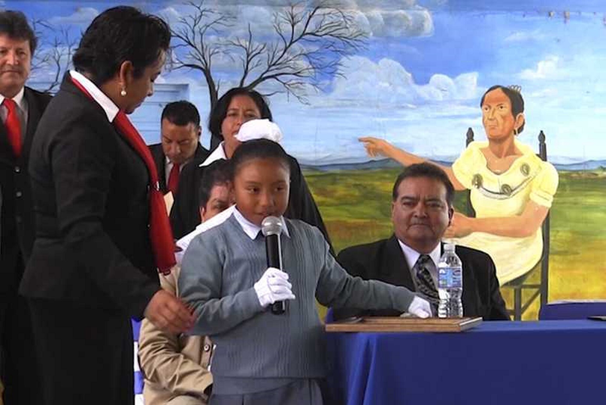 Niña mexicana de ocho años gana premio de Ciencia Nuclear de la UNAM