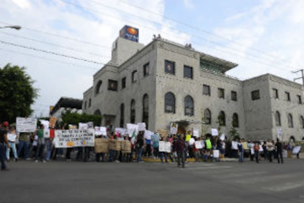 Frente Civil Queretano se une a la toma nacional de las instalaciones de la televisora Televisa de la República Mexicana.