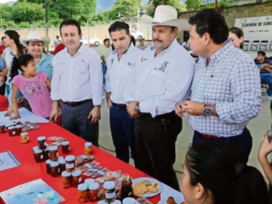 Clausuran cursos de capacitación en Arroyo