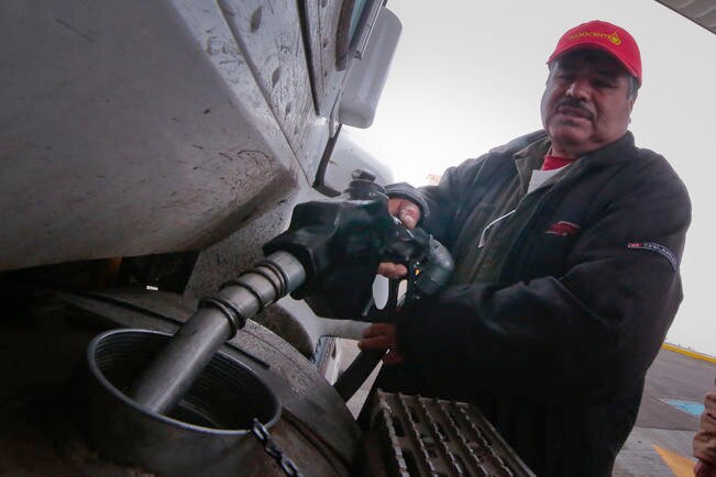 Insumos de Pemex pegan a la gasolina