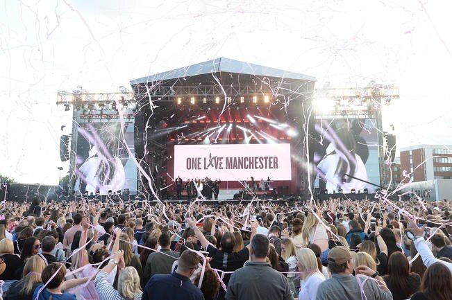 “One love Manchester” es el mensaje que prevaleció durante todo el concierto a beneficio de las víctimas de los atentados. (FOTOS: AGENCIAS)