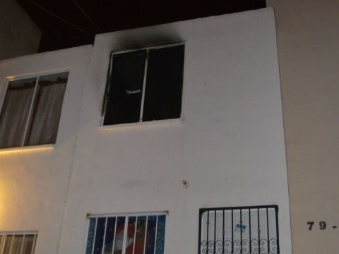 Incendio deja a madre e hija hospitalizadas