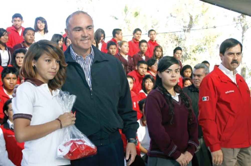 JCR pide a jóvenes romper prototipos