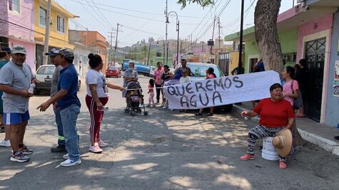 Cierran vialidades para exigir agua en El Socavón