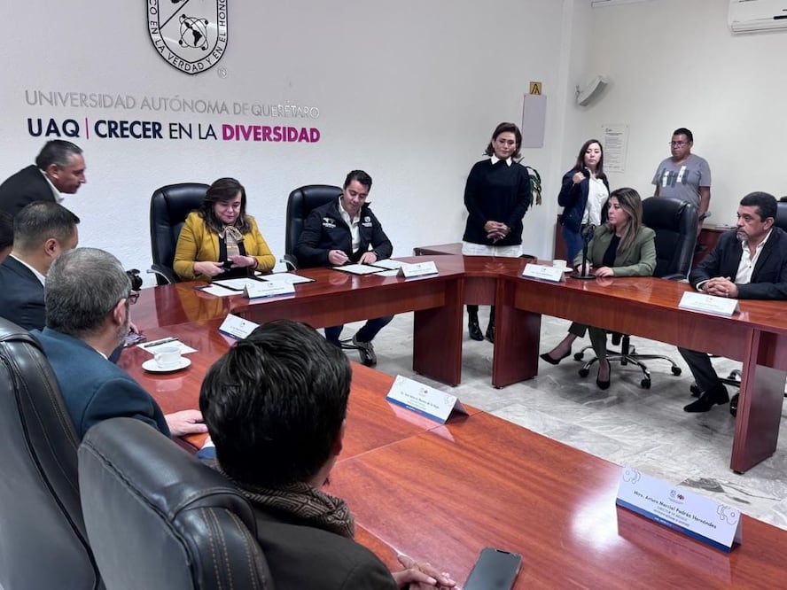 La UAQ y el municipio de Querétaro firman un convenio artístico. FOTO: CORTESÍA SECU-UAQ