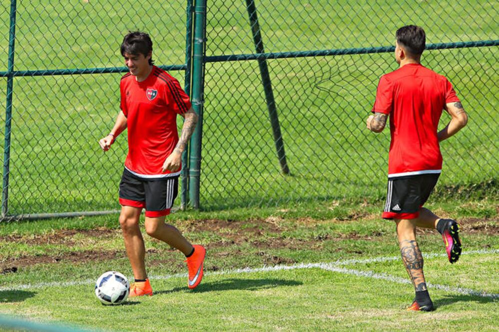 Mauro regresa a México pro cede nte del Newell’s Old Boys. (JORGE BARAJAS. IMAGO7)