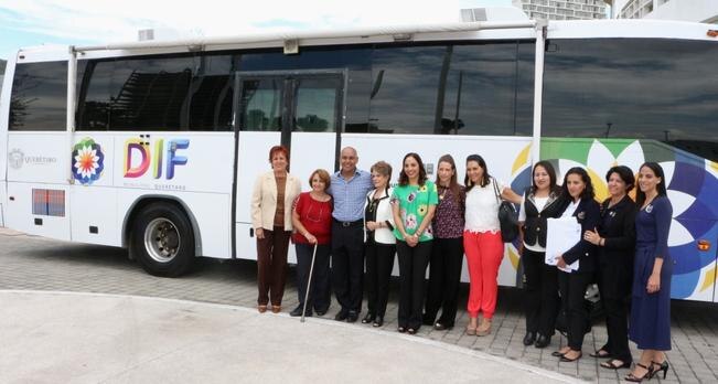 El camión donado por el municipio de Querétaro a la institución “Michou y M au” es un museo itinerante donde niños aprenderán a prevenir accidentes (ESPECIAL)