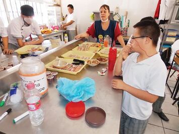Centros capacitan a personas 