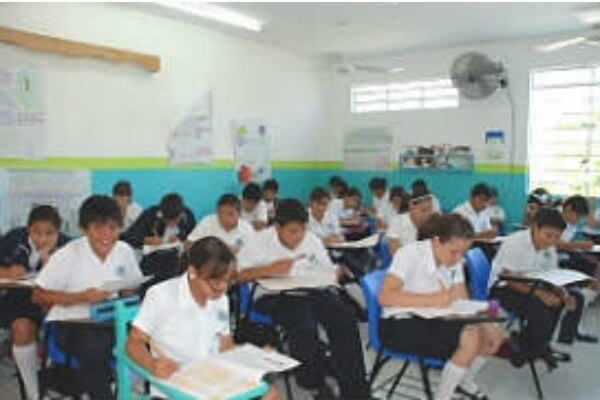 Atacan fenómenos sociales en escuelas