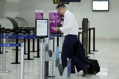 Volaris mantiene sus vuelos en AIQ