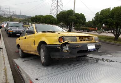 Chocan autos en Cerro del Tambor