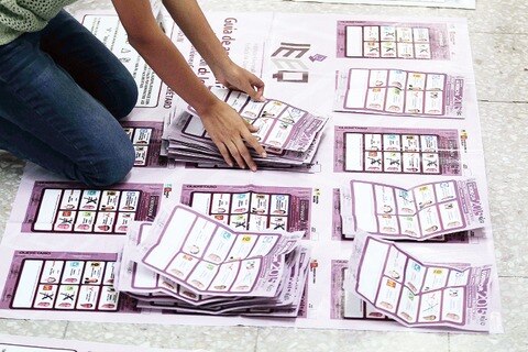 INE inicia recuento de votos de 400 paquetes