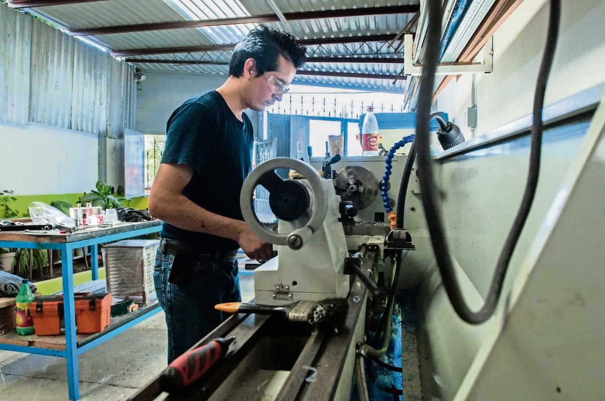 El empleo creció 4.9% anual en la entidad