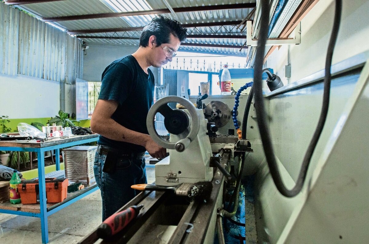 El empleo creció 4.9% anual en la entidad