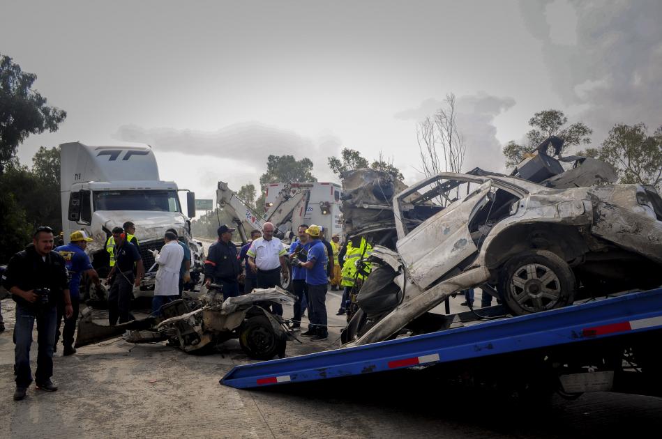 Hasta cinco muertos en autopista, por semana
