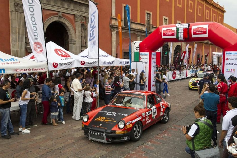Recorrer México arriba de un auto de carreras y de colección debe ser una experiencia única en la vida.
