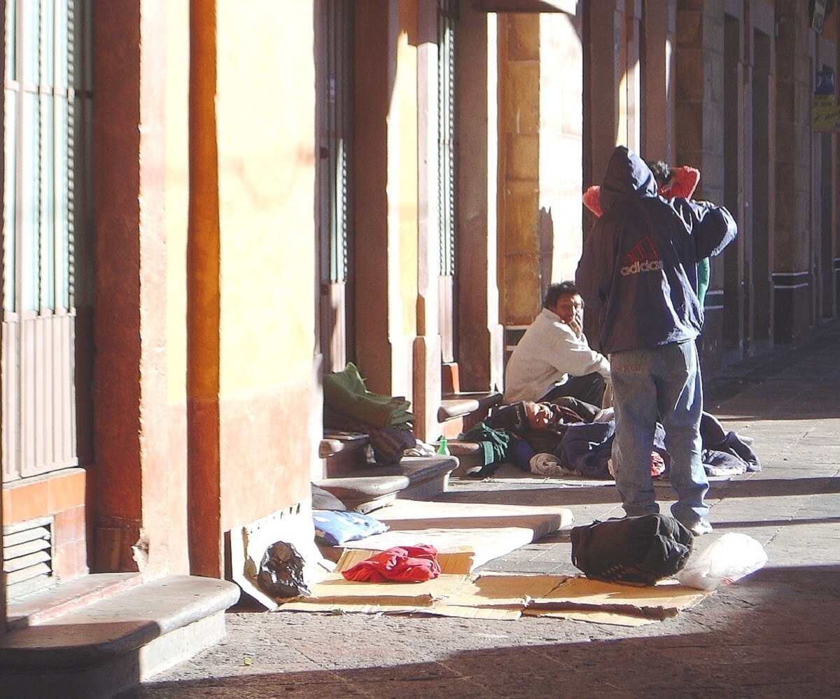 Abren investigación por niños que duermen en las calles de Querétaro