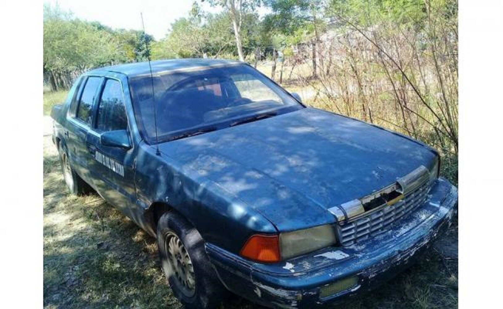 El vehículo del reportero fue abandonado en un paraje de la comunidad El Morrito, municipio de Asunción Ixtaltepec. /Especial