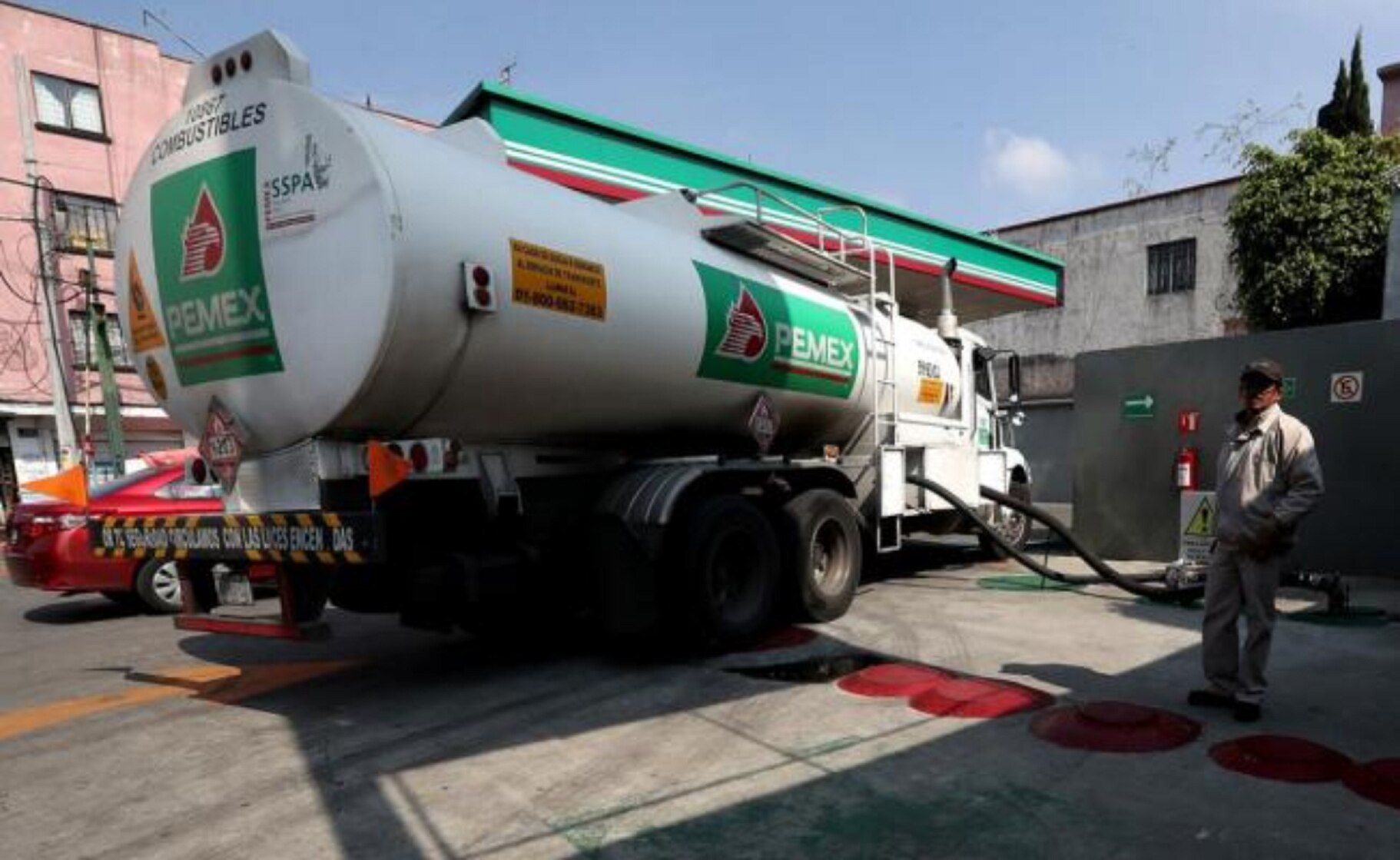 Ofrece AMLO sueldo 14 mil 500 pesos quincenales a nuevos choferes de pipas