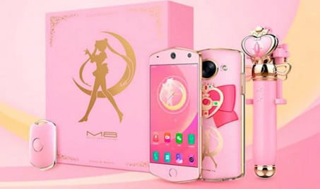 Lanzan smartphone inspirado en Sailor Moon