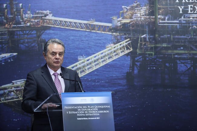 El secretario Pedro Joaquín Coldwell anunció 3 licitaciones: la 2.4 de aguas profundas y terrestres no convencionales; la 3.1 para aguas someras y aguas terrestres convencionales (GERMÁN ESPINOSA. EL UNIVERSAL)