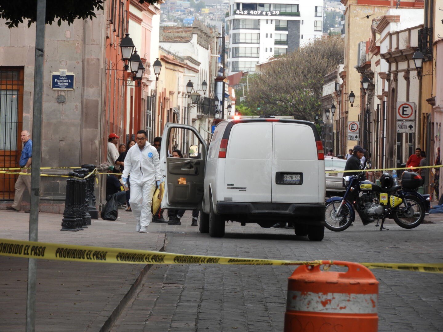 Una riña terminó con la vida de un hombre al ser herido en el pecho por un sujetos en las inmediaciones del Jardín Guerrero del Centro Histórico (Fotos: Rafael Vigil)