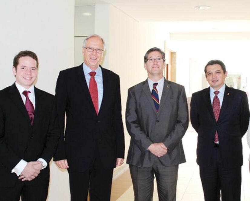 Reciben a diplomático alemán