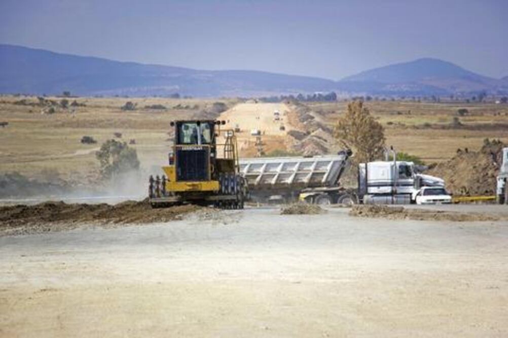 Avanza obra para liberar transporte de carga: SCT