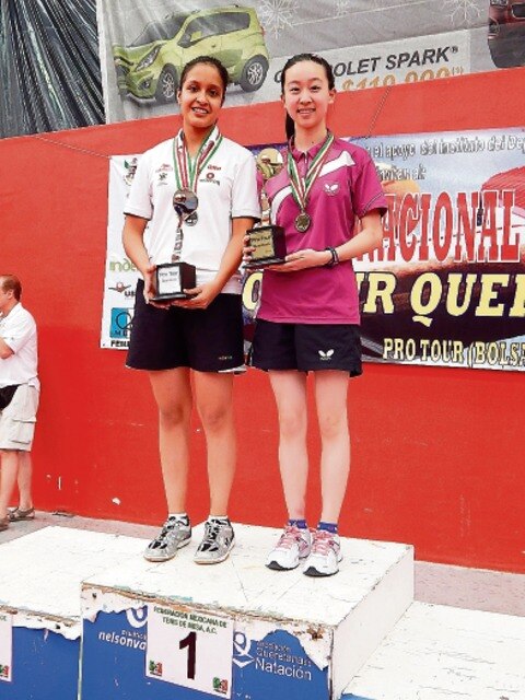 Cervantes sube dos veces al podio