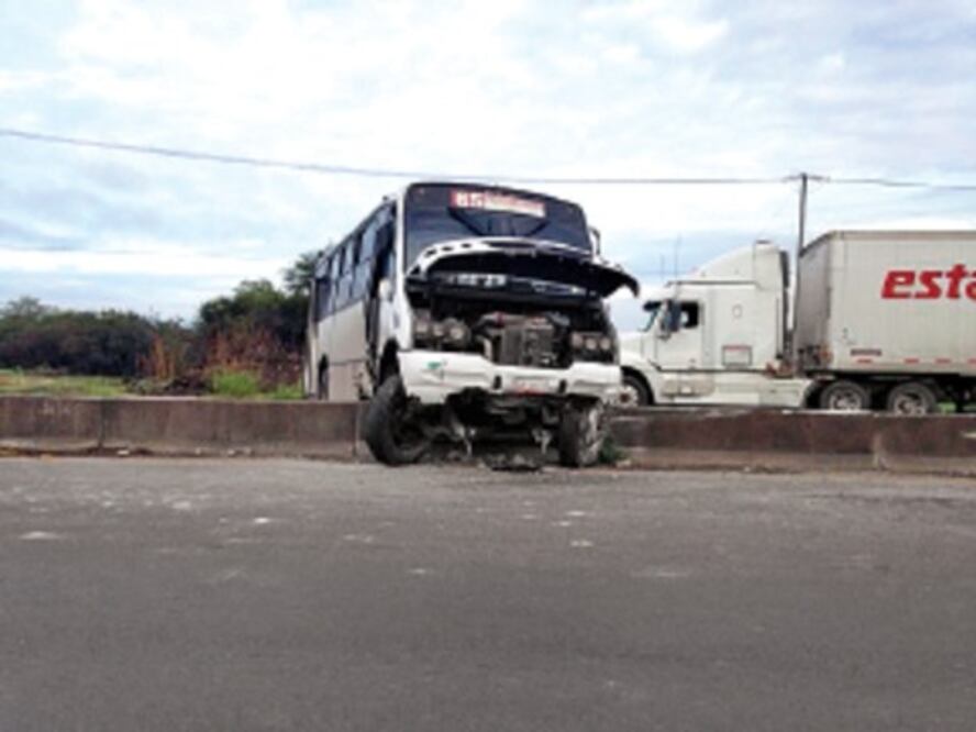 Camión se accidenta en km 16