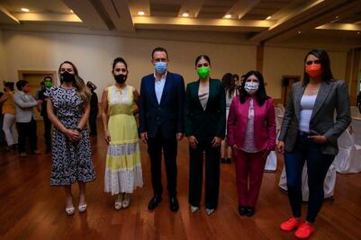 Solo seis de diez candidatos a la gubernatura signan pacto de civilidad