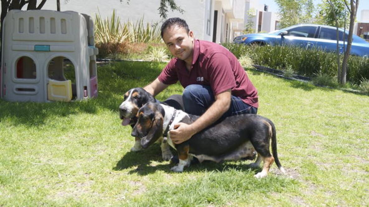 Desde niño, a Carlos le llamaba la atención tener un amigo para jugar y correr. (FOTOS: NANCY COLÍN. EL UNIVERSAL)