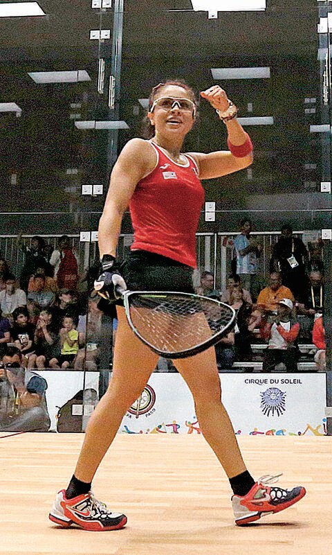 Longoria termina con baño dorado