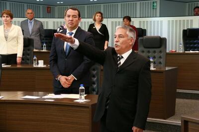 Suplente de González cobra 10 mil pesos por 6 días laborales