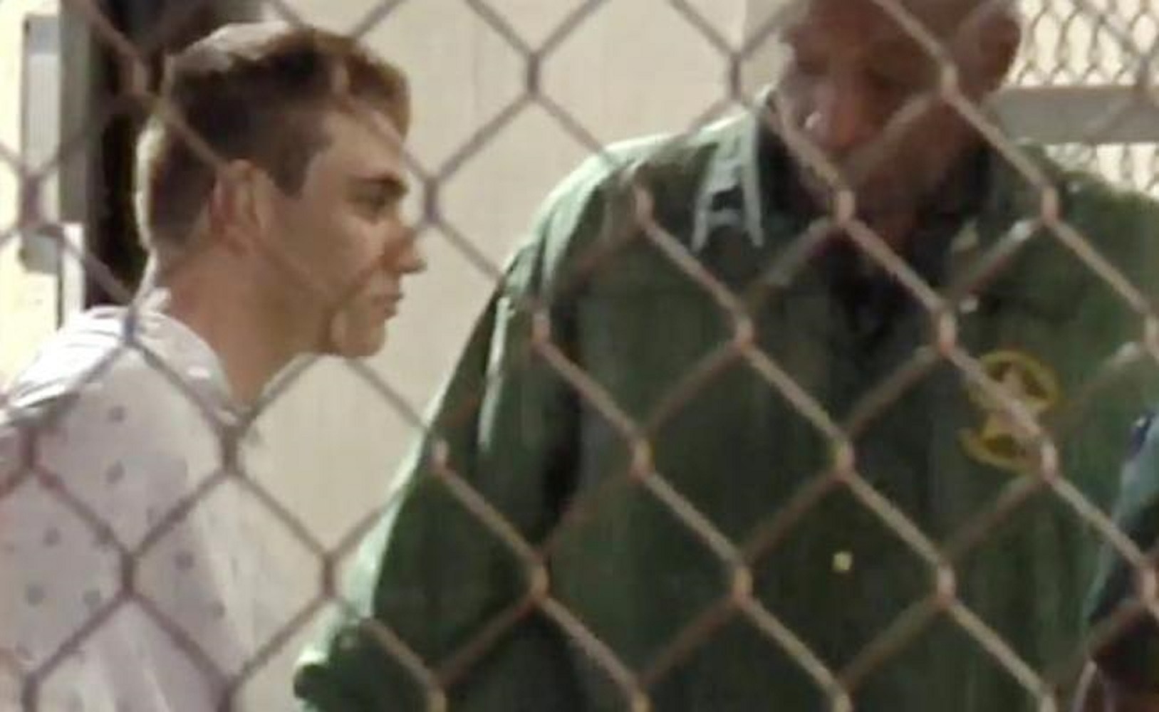 Agresor de escuela de Florida es acusado de 17 cargos de asesinato