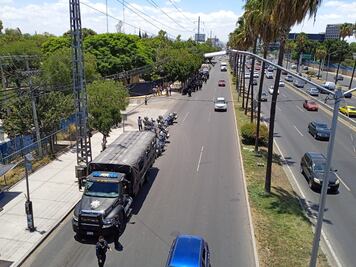 Ya está libre la avenida 5 de Febrero; manifestantes denuncian detenciones 