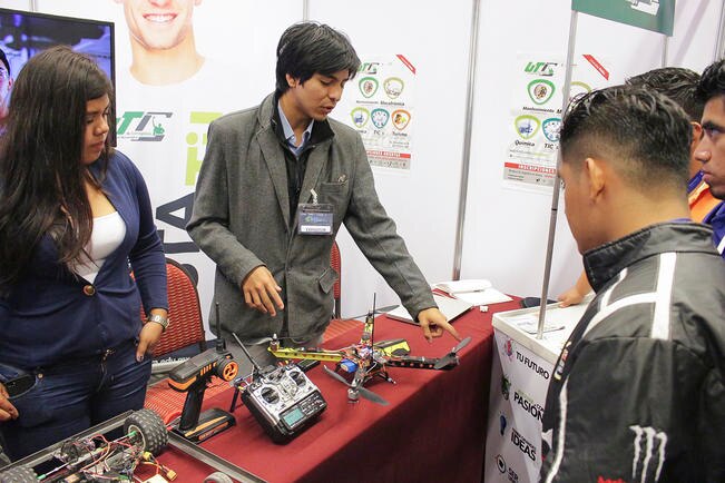 Estudiantes de la UTC crean prototipo de dron