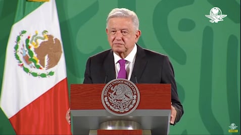 AMLO acusa ataque de adversarios tras video de su hermano recibiendo dinero
