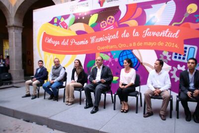 Entregan Premio de la Juvetud
