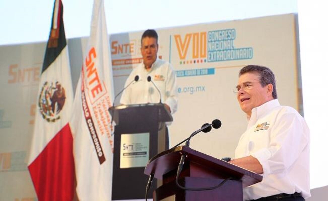Díaz De la Torre gana reelección en el SNTE con planilla única
