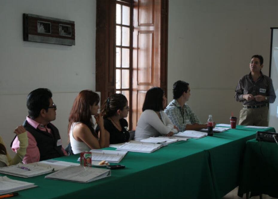 Impulsan programas sociales