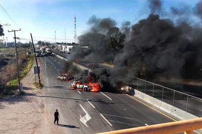 Huachicoleros bloquean vías por operativo del Ejército