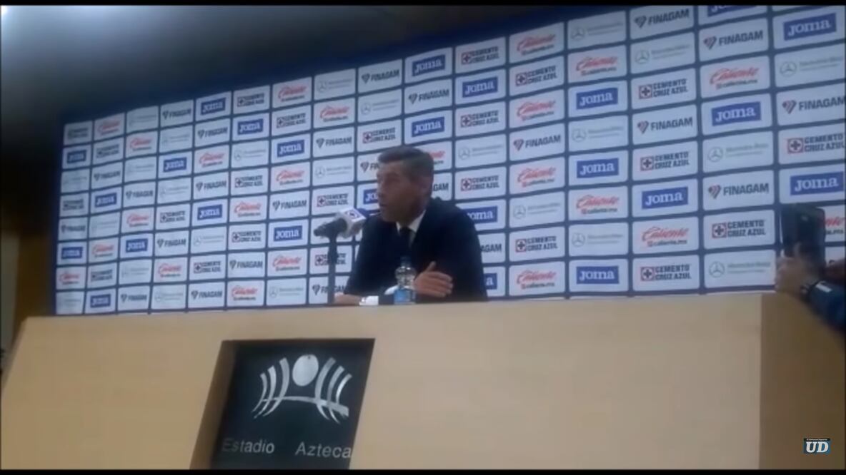 Peláez observó la conferencia de Caixinha | Sebastián García/EL UNIVERSAL