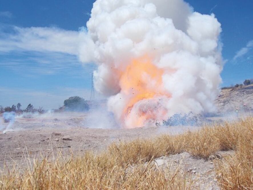 Queman tonelada de pirotecnia ilegal