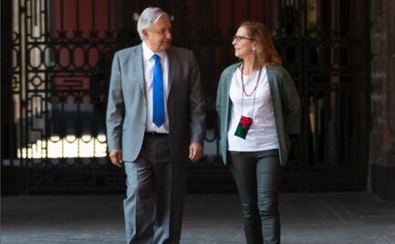 Con sus "tenis viejos", Beatriz Gutiérrez Müller promueve consulta de revocación de mandato de AMLO